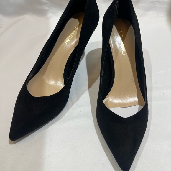 Elegant Black Women's Pumps - Picture 1 of 5